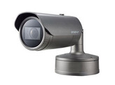 HANWHA  IP BULLET CAMERA MET WISENET7 CHIPSET  6 MEGAPIXELS  2 8 - 8 4 MM GEMOTORISEERDE VARIFOCALLENS  GEINTEGREERD IR  TOT MAX. 40 METER   GEAVANCEERDE VIDEO-ANALYSE  POE/12 VDC/24VAC