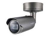 HANWHA  IP BULLET CAMERA MET WISENET7 CHIPSET  4K RESOLUTIE  2 8 - 8 4 MM GEMOTORISEERDE VARIFOCALLENS  GEINTEGREERD IR  TOT MAX. 40 METER   GEAVANCEERDE VIDEO-ANALYSE  POE/12 VDC/24VAC